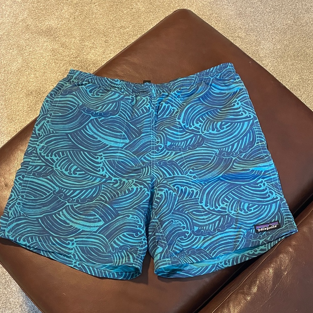 Patagonia Men’s Blue Teal/Turquoise Wave-Pattern Swim Trunks with Mesh Lining